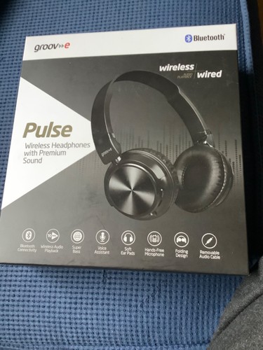 Groov-e Pulse Wireless Headphones  Premium Sound 10 hrs Play Mic  GVBT1300BK - Picture 1 of 2