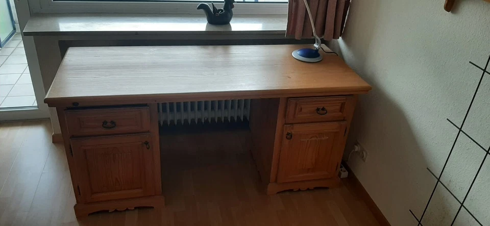 Schreibtisch aus Naturholz