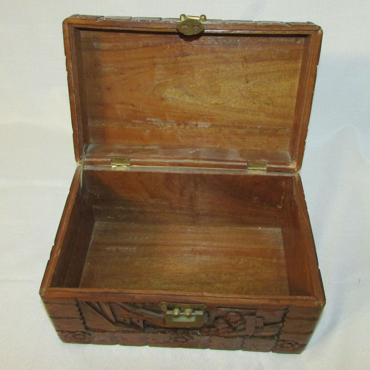 Vintage George Zee & Co Carved Camphor Small Chest Box w Vintage George Zee & Co Carved Camphor Small Chest Box w