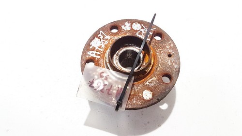 Volkswagen Golf 2004 Steering knuckle - front left side used, Genu #1592220-59