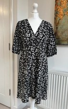 SHEIN Black & White Ditsy Floral V-Neck Midi Dress - Size XL
