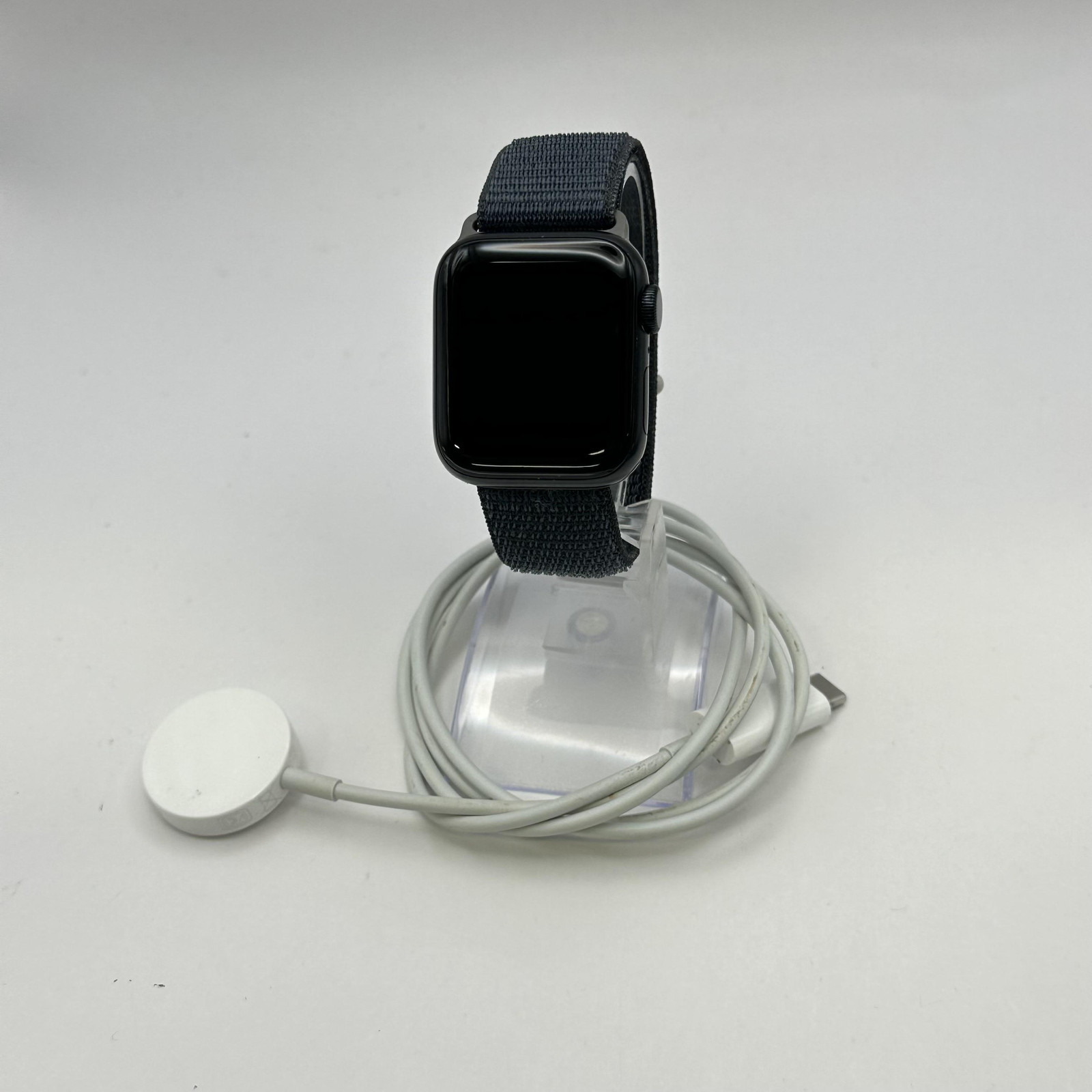 Apple Watch (SE) 2nd Gen. 40mm Black Aluminum w/Midnight Sport Loop (GPS) - 7/10-image
