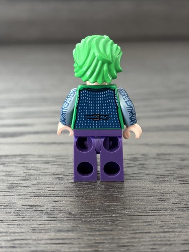 LEGO Batman And Joker Figures From The Tumbler Set 76023 - Picture 5 of 7