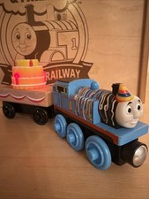 BIRTHDAY THOMAS  THOMAS FRIENDS TRAIN WOODEN RAILWAY Sound MUSIC CAKE LIGHT UP