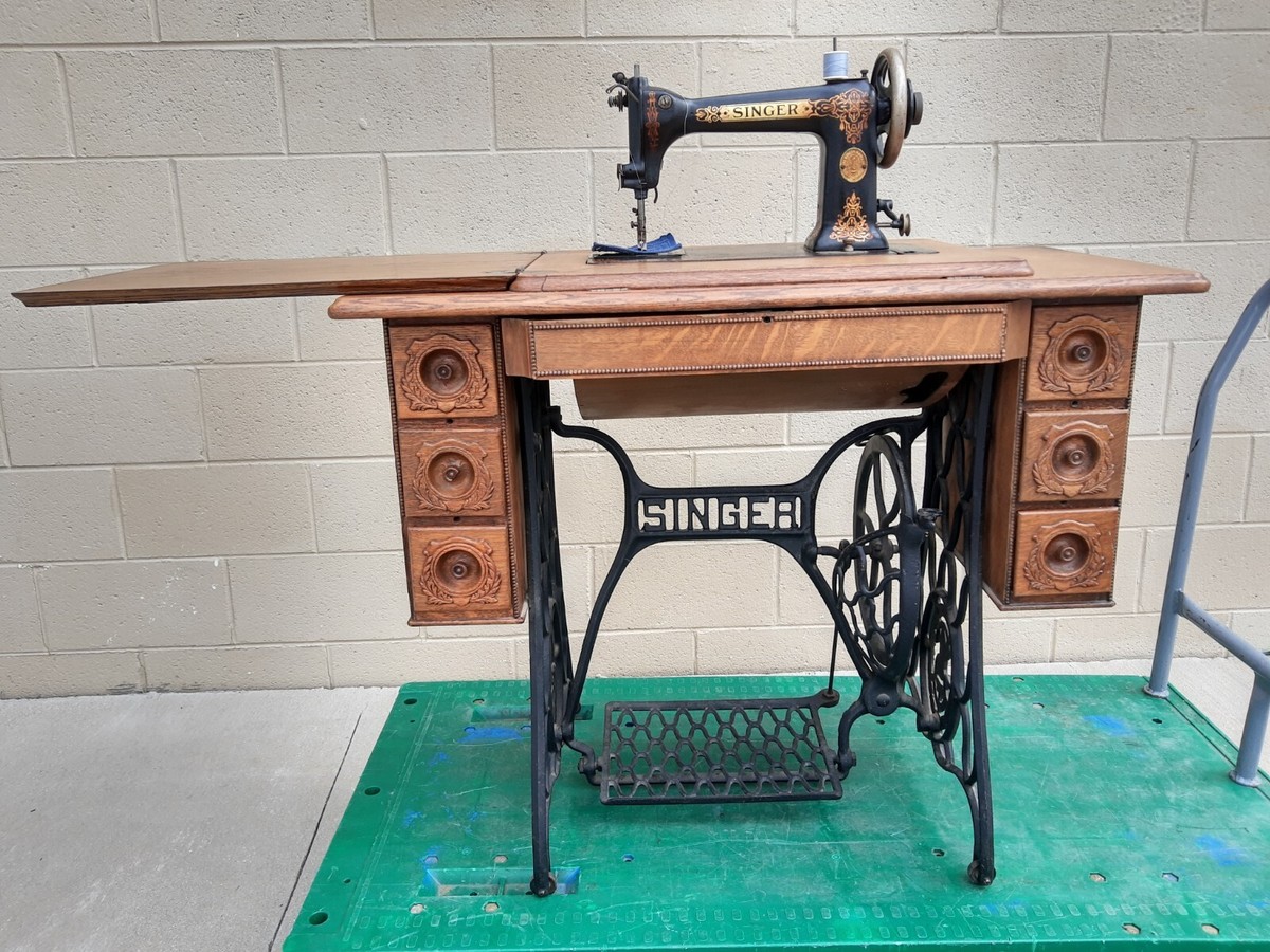 Beautiful 9W7 Singer Sewing Machine On A 7 Drawers Cabinet,Tested 