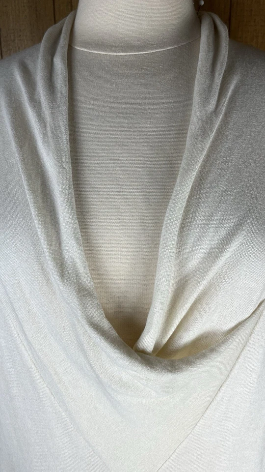 Suéter Cullen (Talla L) Marfil Cruzado Seda Cachemira Manga 3/4 Cuadrado Foto 2 de 4