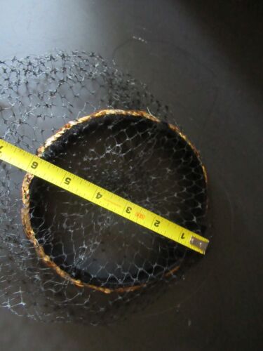 Vintage 1940s open pillbox hat with netting black velvet gold sequin details - Picture 6 of 6