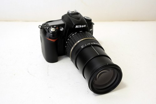 Nikon D90 DSLR Camera with Tamron 18-200mm f3.5-5.6 Lens - Top camera - Picture 3 of 9