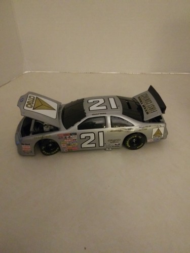Action Star Trek First Contact Michael Waltrip #21 1996 Ford Thunderbird 1:24... - Picture 5 of 8