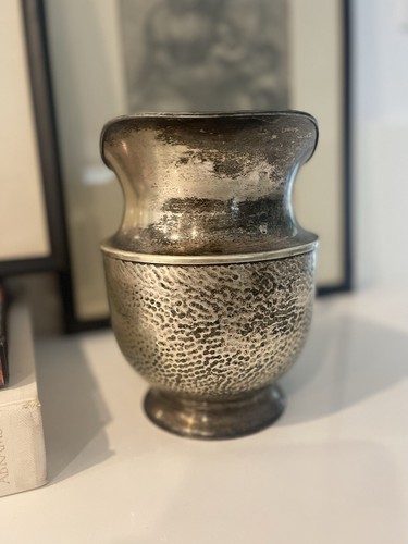 Ancien vase pichet nickelé argenté martelé décor - Photo 4/15