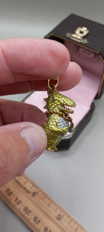 Dije de dinosaurio Juicy Couture (retirado) Foto 4 de 4