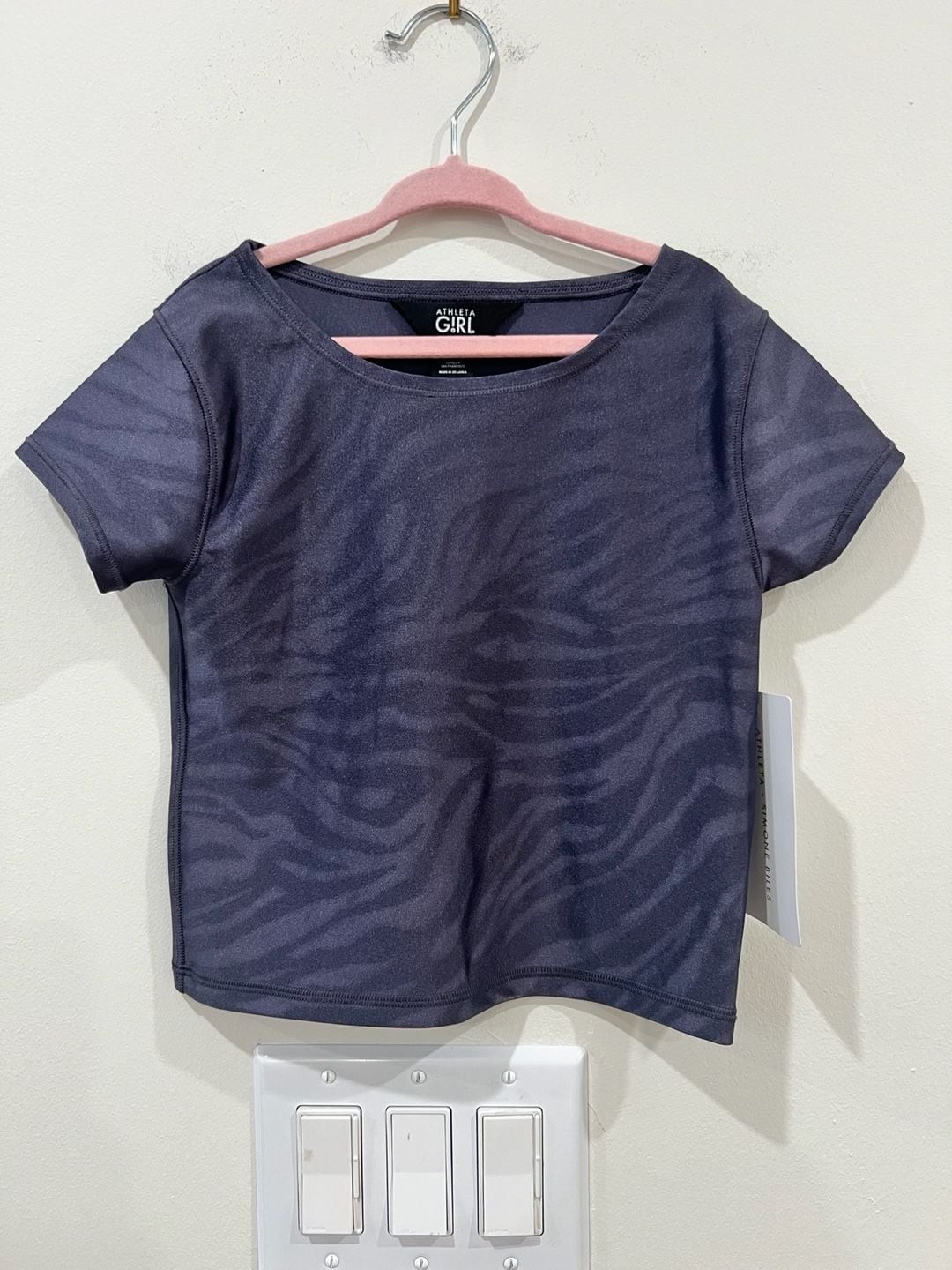 Top corto de manga corta Athleta Girl Simone Biles púrpura estampado de cebra talla M 8-10