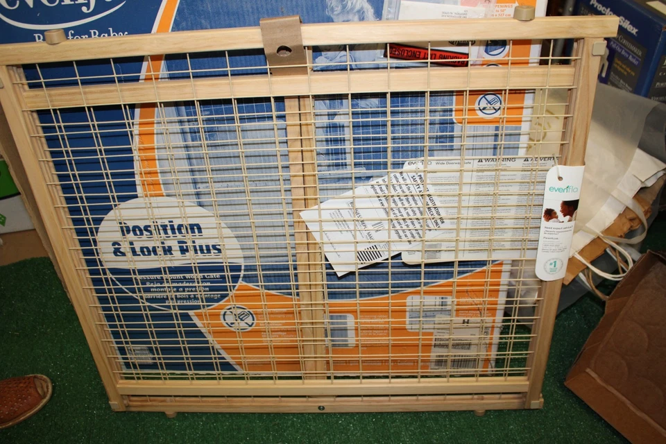 Evenflo Posición y Cerradura Puerta Ancha Puerta, Montada a Presión, Totalmente Nueva Foto 3 de 3