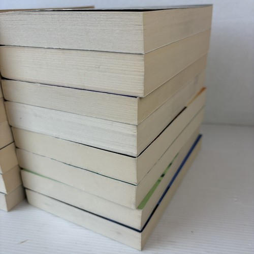 Donna Leon 16 Paperback Book Bundle - Picture 3 of 3