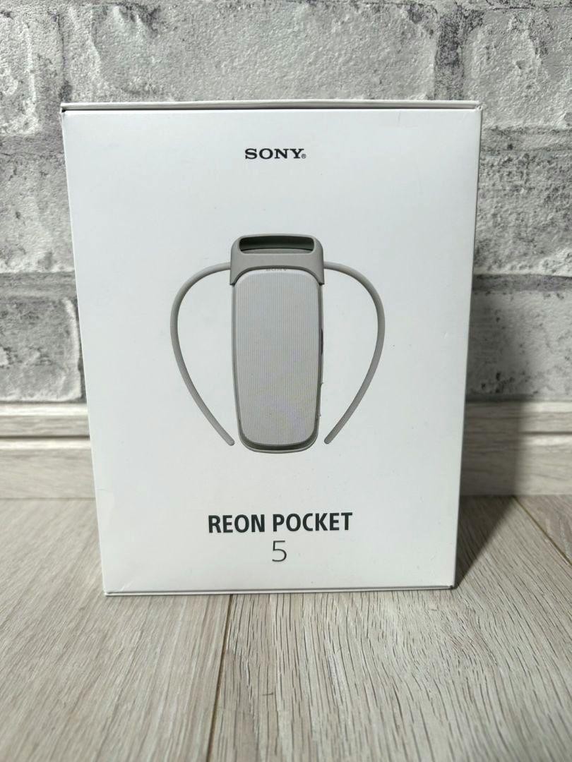 24　SONY REON POCKET 5 Sony's just released a portable air conditioner for your shirt