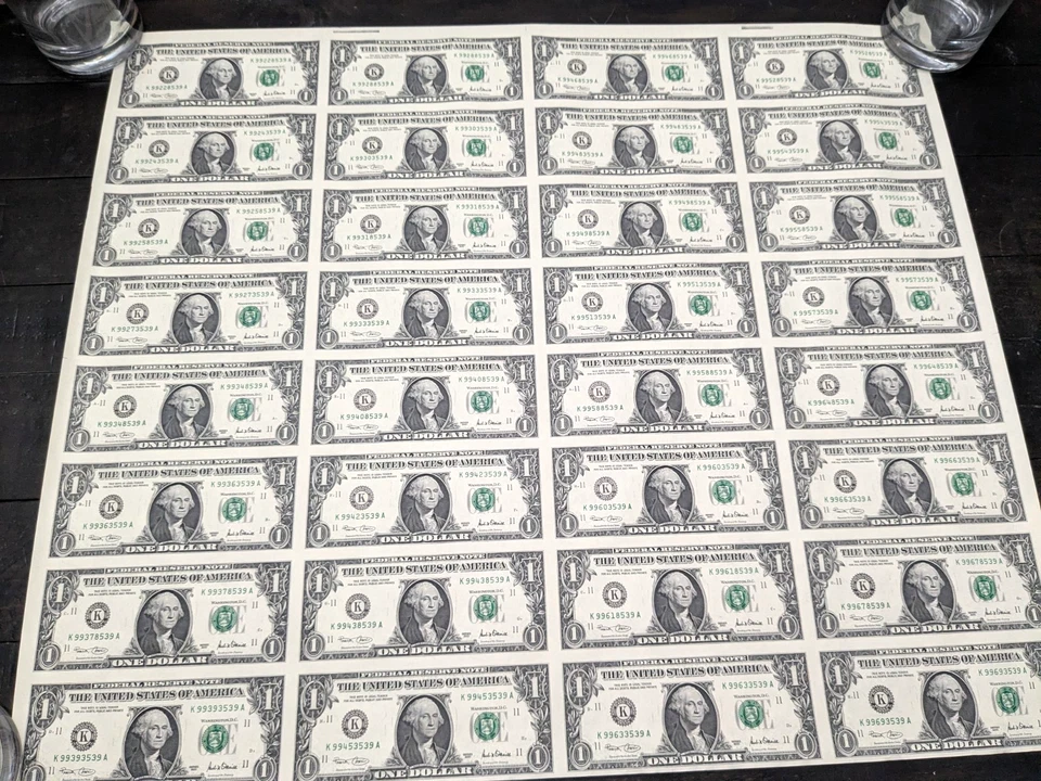 UNCUT SHEET OF 32 DOLLAR BILLS - 2001 $1 Dallas, Texas - NO RESERVE - Image 2 of 4