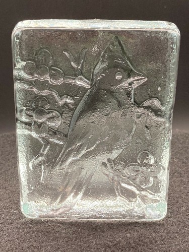 Glass block, reverse carved, cardinal on a flowering branch paperweight - Picture 4 of 9