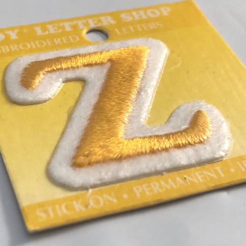 Joy Letter Shop Yellow Z 1.5 "Iron Stick On Embroidered Patch Appliqué Crafting - Imagen 4 de 5