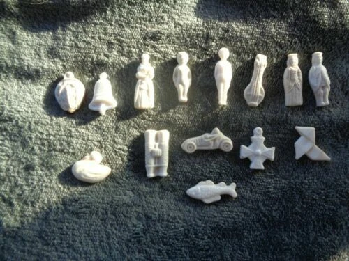 Fèves anciennes de collection en porcelaine