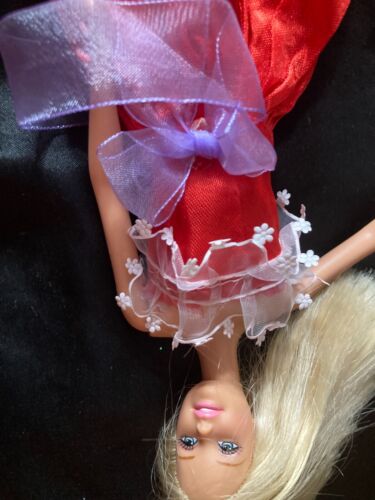 BARBIE: 3 X BARBIE DOLLS CURLY HAIR 2006 RED DRESS 1999 NAKED 1966 MATTEL - Picture 18 of 21
