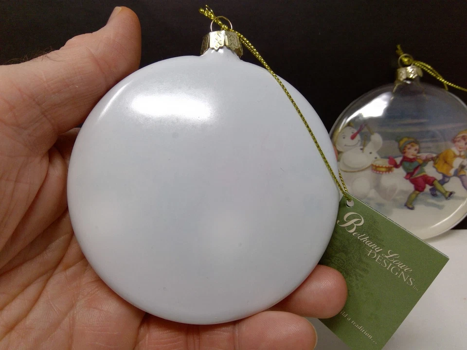 Grupo de 3 adornos de disco de vidrio Bethany Lowe - niños jugando con muñeco de nieve Foto 4 de 4