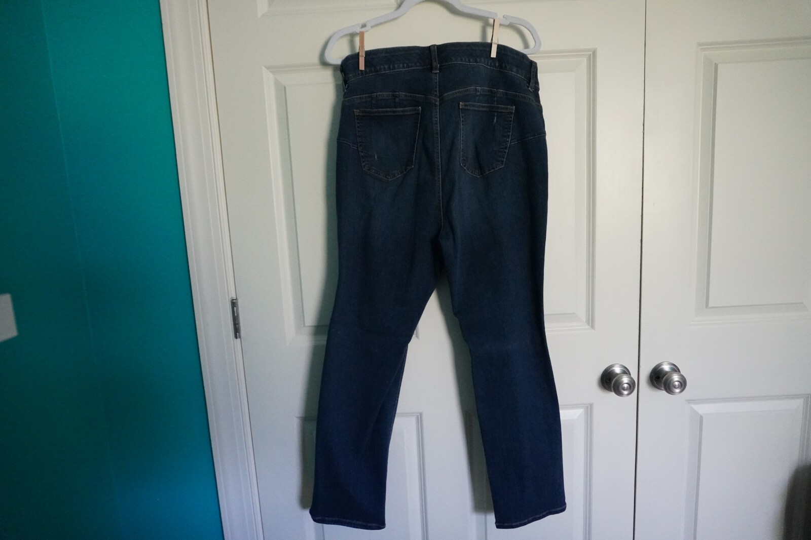 Torrid Bombshell Distressed Straight Leg Size 18S - image 2