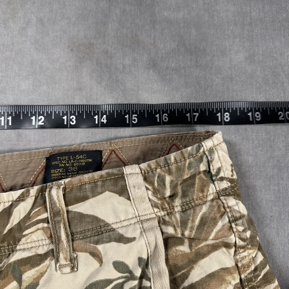Lucky Brand Type L-54C Shorts Size 36 Beige Cargo Pockets Floral Military Khaki - Image 4 of 4