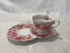 ROYAL ALBERT EXQUISITE SERENA PATTERN TEA CUP AND INTEGRATED TRAY Reg No 839329