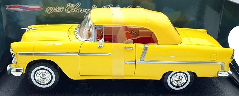 Motormax 1/18 Scale Diecast 73184TC - 1955 Chevy Bel Air Convertible Yellow - Image 3 of 4