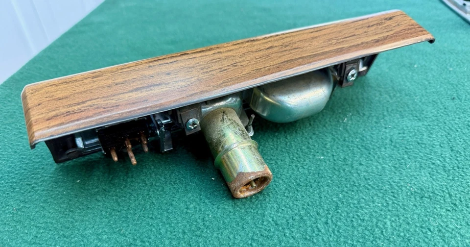 1980-1985 Cadillac Deville & Fleetwood Interruptor Ventana Trasera Derecha Bisel Madera Foto 3 de 3