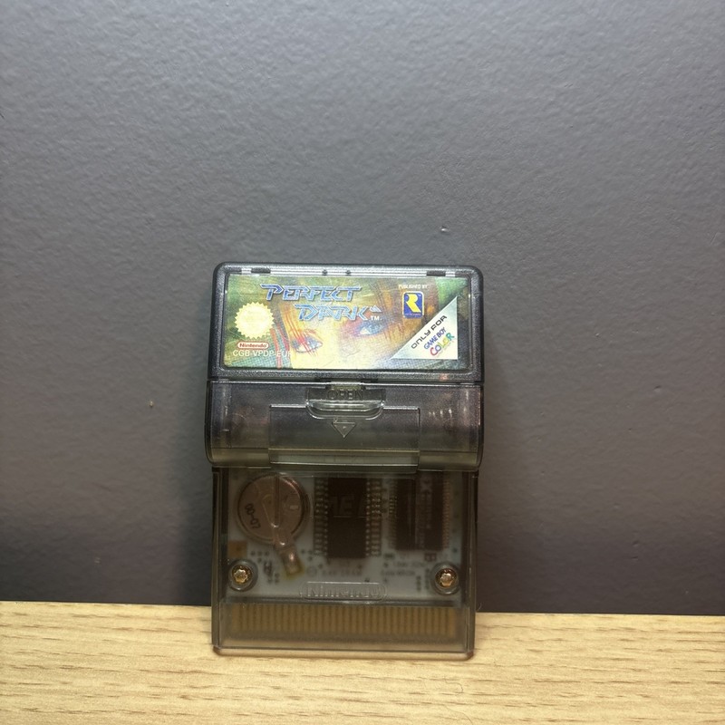 Perfect Dark Nintendo Game Boy Color in good condition little fading on sticker