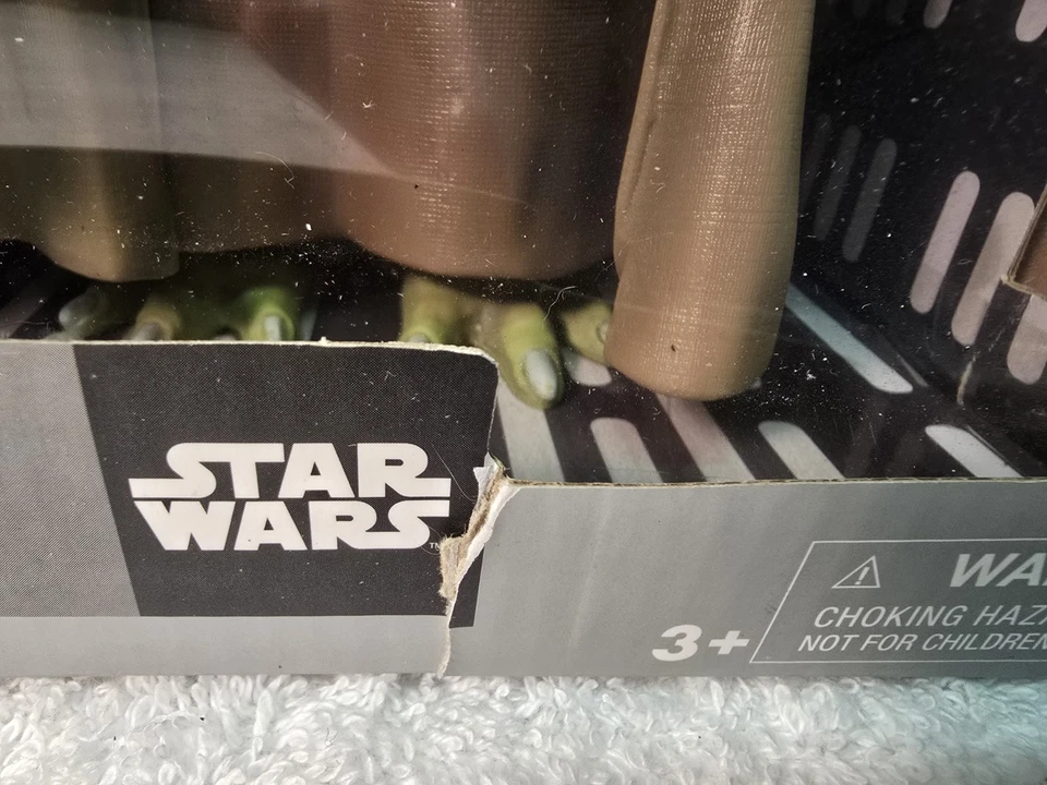 Disney STARWARS TALKING YODA NIB - Image 4 of 4