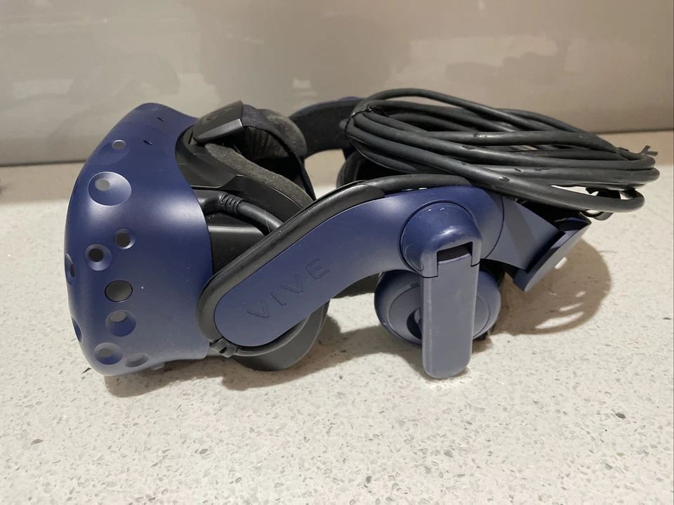 HTC Vive Pro Virtual Reality Headset Only + Cable - Image 4 of 4