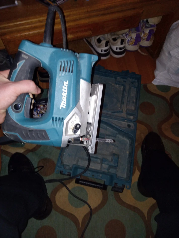 Rompecabezas Makita 120 V 6.5A 60 Hz Max 3-1/2 (90MM) Jvo 600 500-,3100/min  Foto 2 de 3