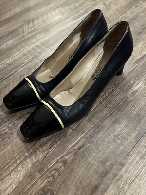 St. John Knits 8.5 8 1/2 Black Patent Front Leather Back Pumps Gold Block Heels