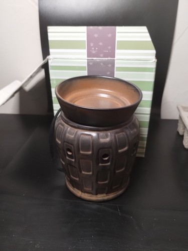 Scentsy ~ Chauffe-cire Strata ~ Neuf avec boîte Othello ~ Retiré ~ Veuillez LIRE !!