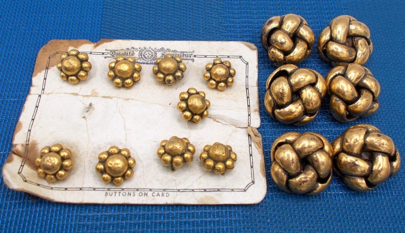 Vintage Metalized EXTRUDED Buttons Gold Plastic Knots Balls 15 pcs