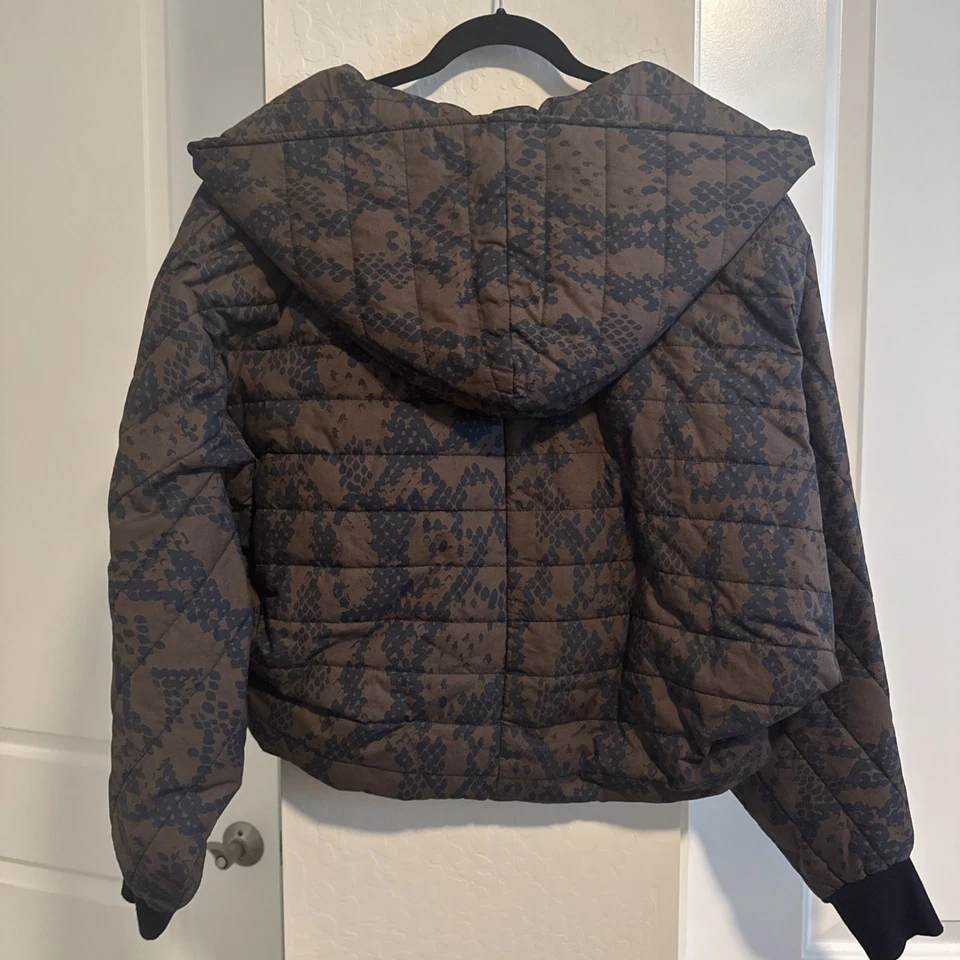 Cabi Wrap Up Puffer NWT size S/M Oversized - Image 3 of 3