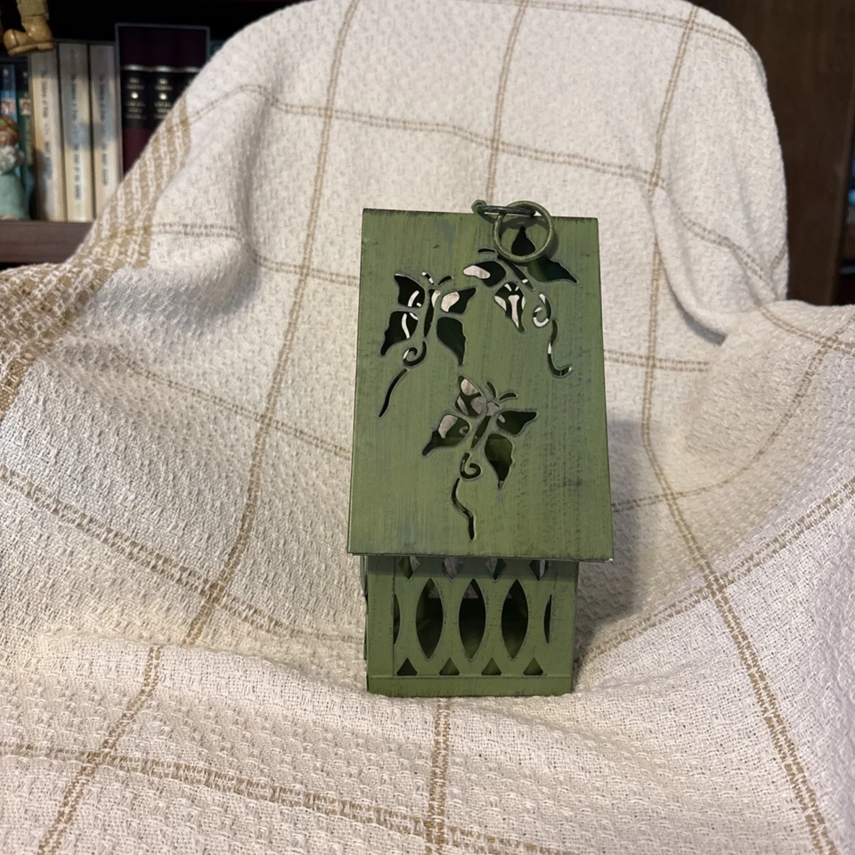  Candelabro Exterior con Recortes de Mariposa, Pajarera  Foto 2 de 2