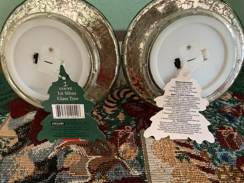 Alberi di Natale decorativi da tavolo in vetro argento illuminato, set di due, nuovi con etichetta - Foto 3 di 3