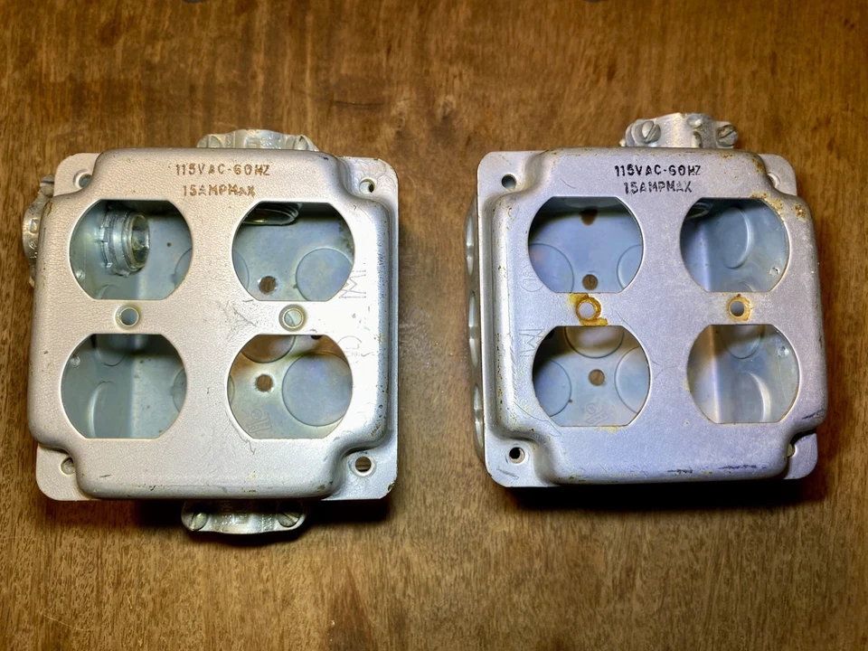 Antiguo audiófilo 1x NAVYCD caja metálica de enchufe de alta resistencia hecha en EE. UU. #0031 Foto 2 de 4