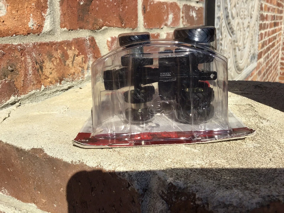 1/64 Case IH 25th Anniversary Magnum 340 CVT Chrome Edition Farm Tractor. - Image 4 of 4