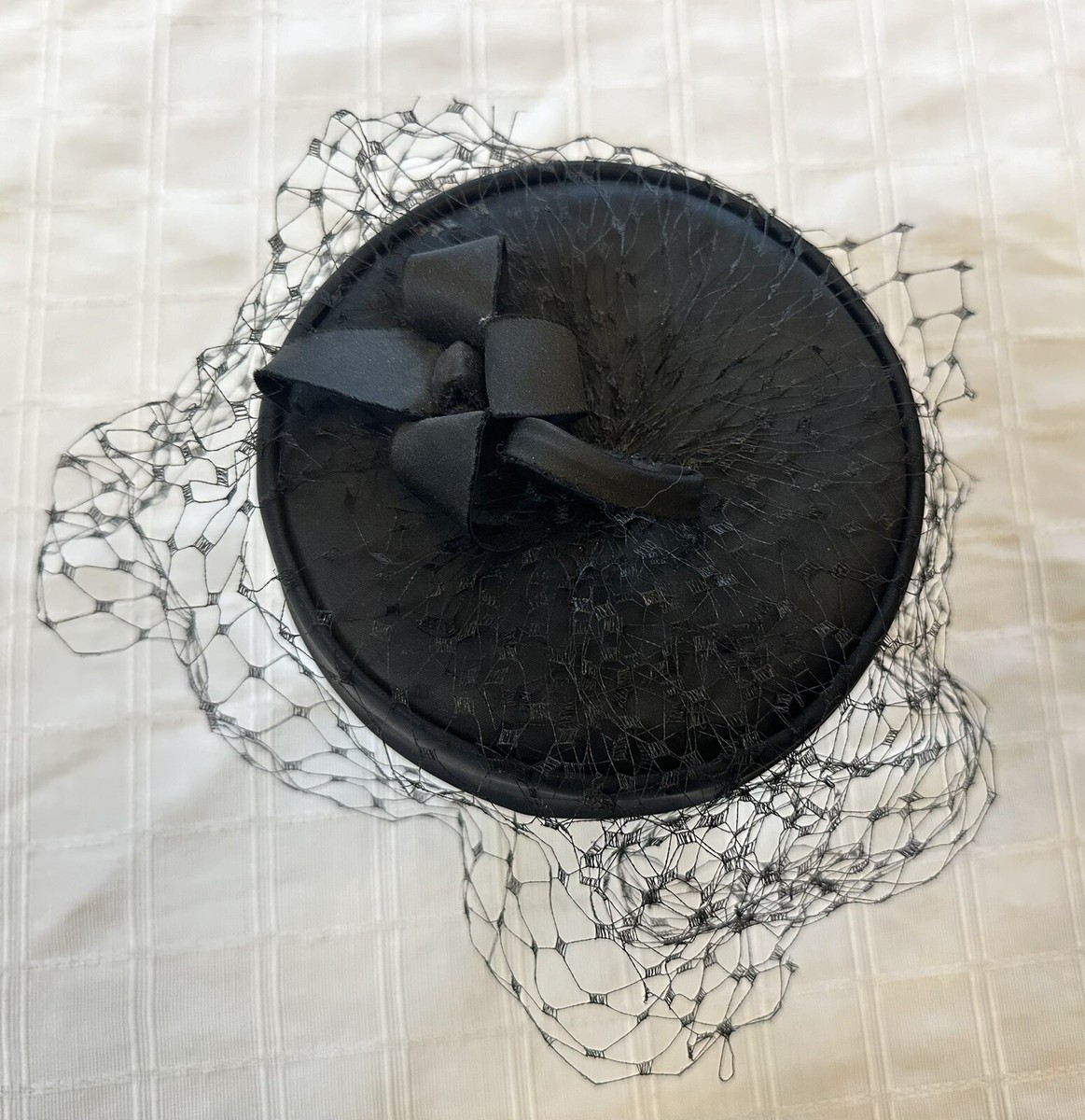 Vintage I Magnin Co Black Pillbox Hat Facinator Veil Flower  display picture 3