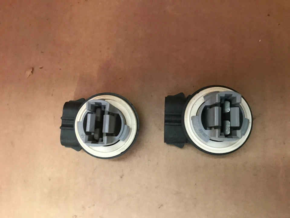 Lot of 2 - Ford F1TZ-13411-E Lamp Socket - F17B-13411-EB -- NEW GENUINE OEM - Image 3 of 4