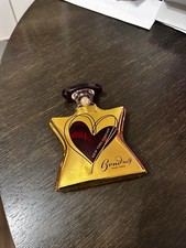 Zum Verkauf steht der luxuriöse Duft „New York Forever“ von Bond No. 9 Original