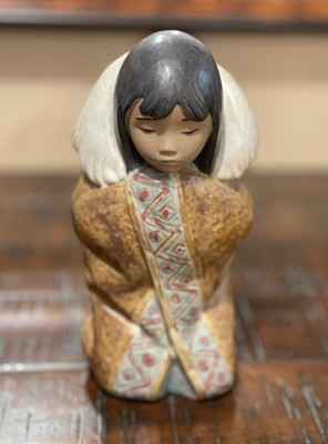 Lladro Gres Artic Winter or Pensive Eskimo Girl Inuit Collection 1985 - Retired