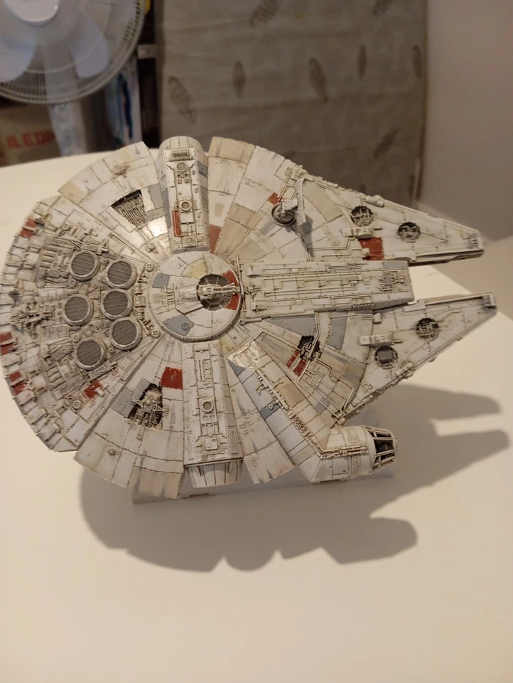 star wars faucon millenium Bandai Millennium Falcon - Photo 2/4