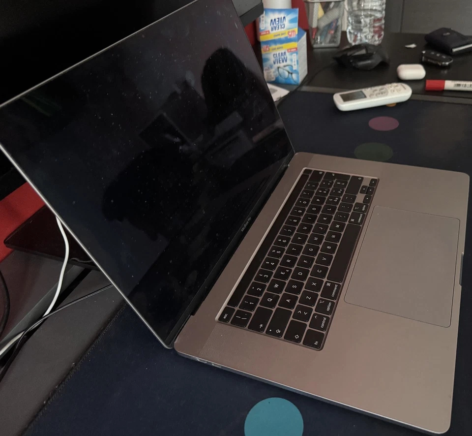 Apple MacBook Pro 16" 2019 · i7 · 16GB · 512GB, foto 2 di 5
