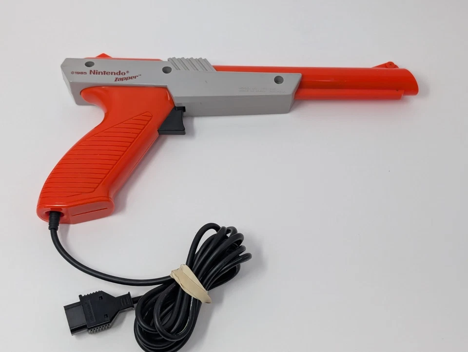Original 1985 Nintendo NES Zapper Duck Hunt Gun - NES-005 Authentic OEM - Orange - Image 2 of 2