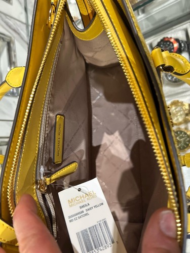 Michael Kors Sheila Medium MK Logo Satchel Bag & Double Zip Wallet Daisy Yellow - Bild 13 von 17